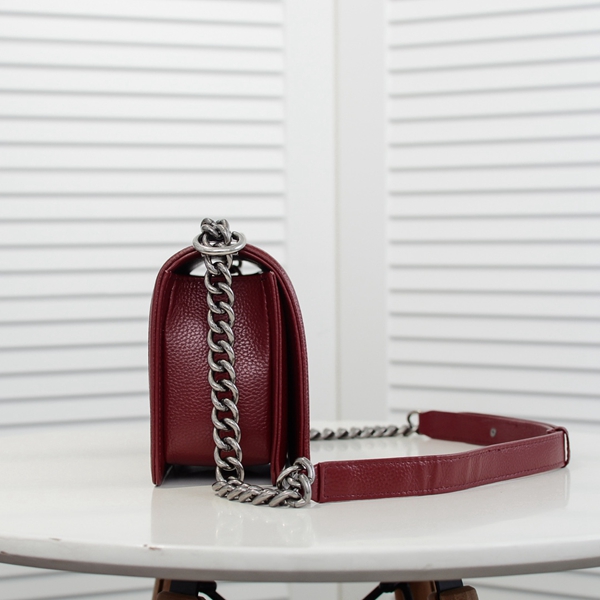 シャネルバッグ背面デザイン